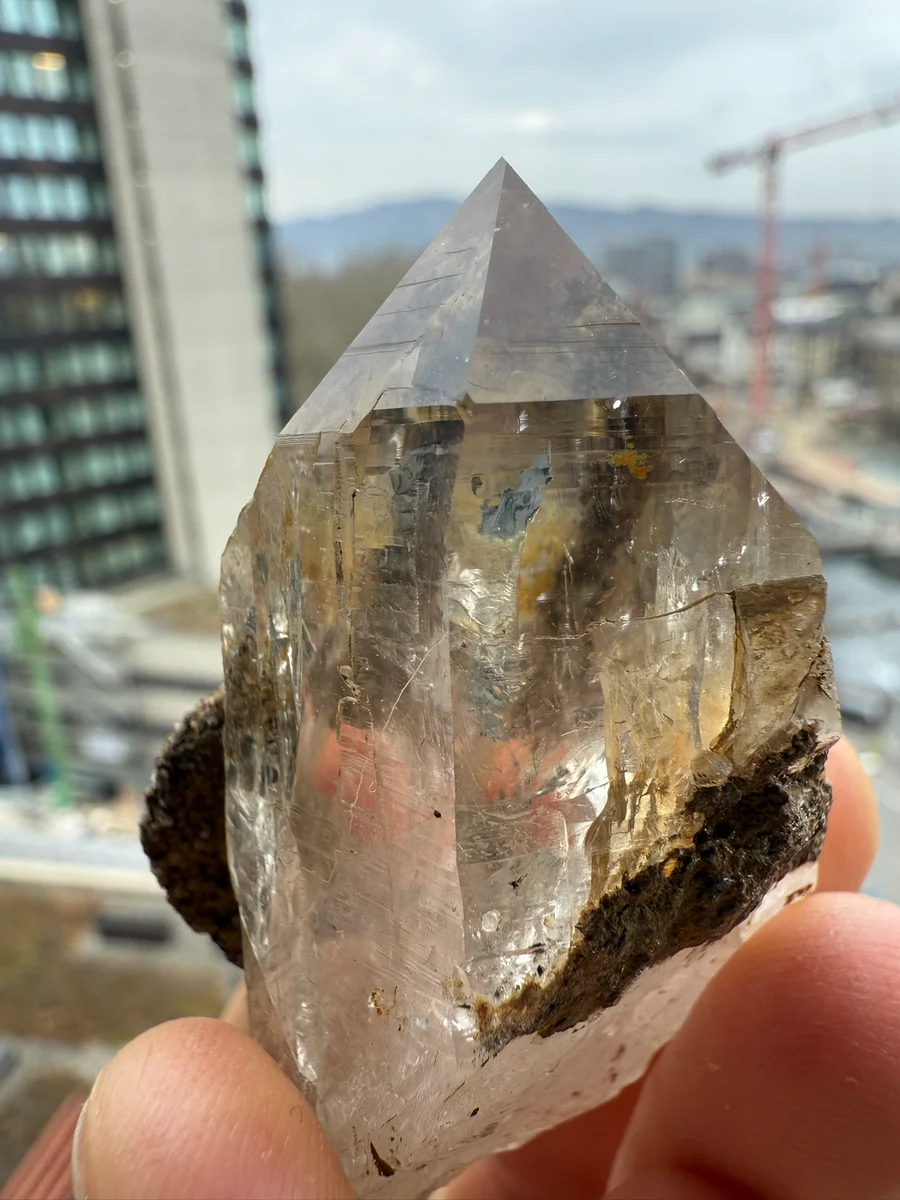 Klarer Bergkristall mit Einschluss - Bild 2