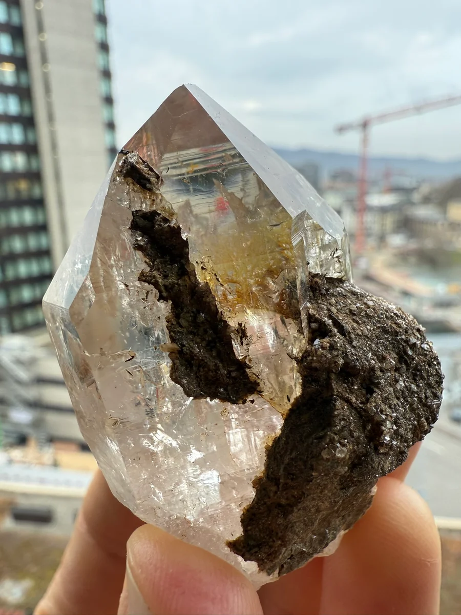 Klarer Bergkristall mit Einschluss