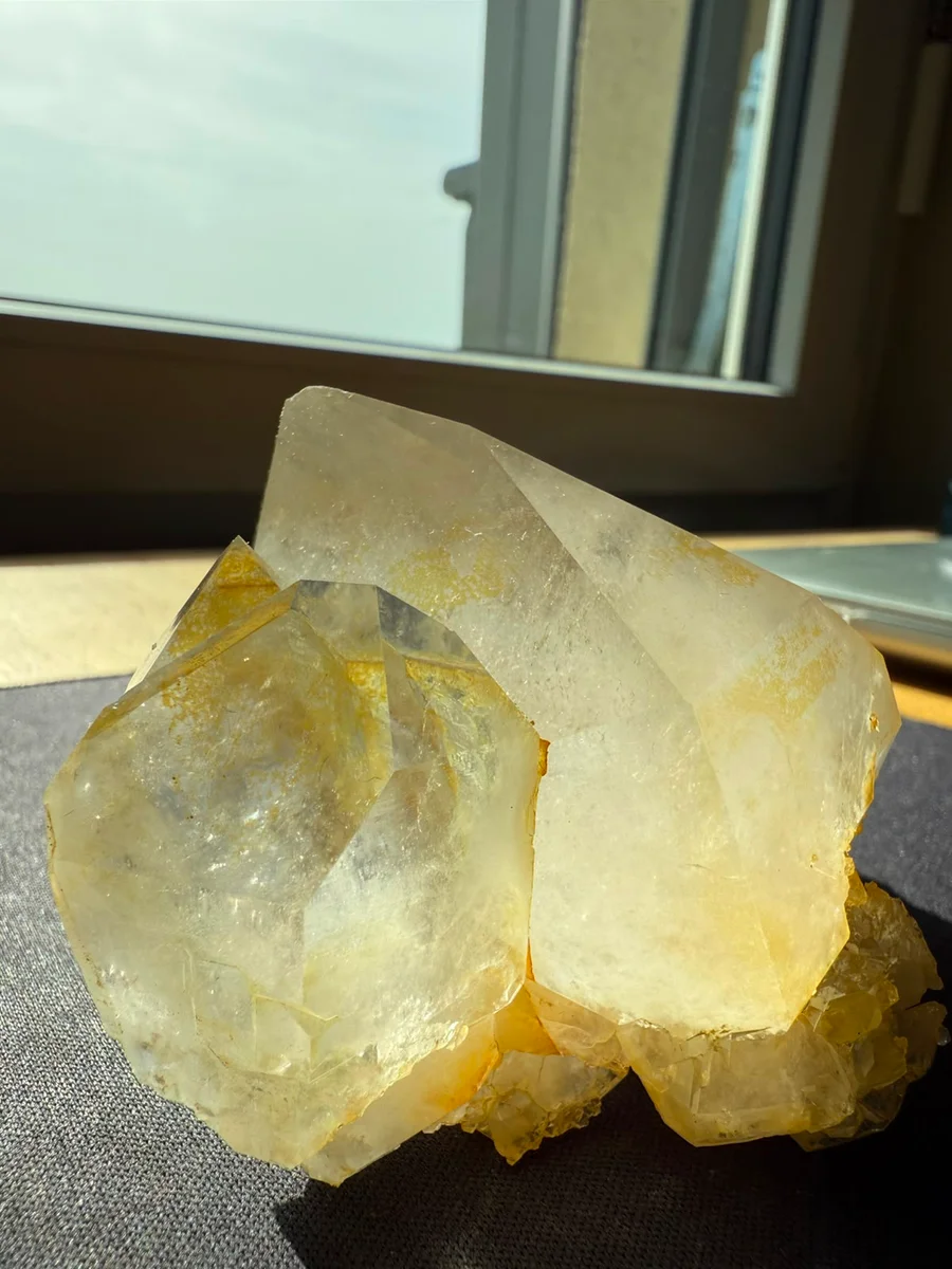 Limonite crystal with calcite - Image 10