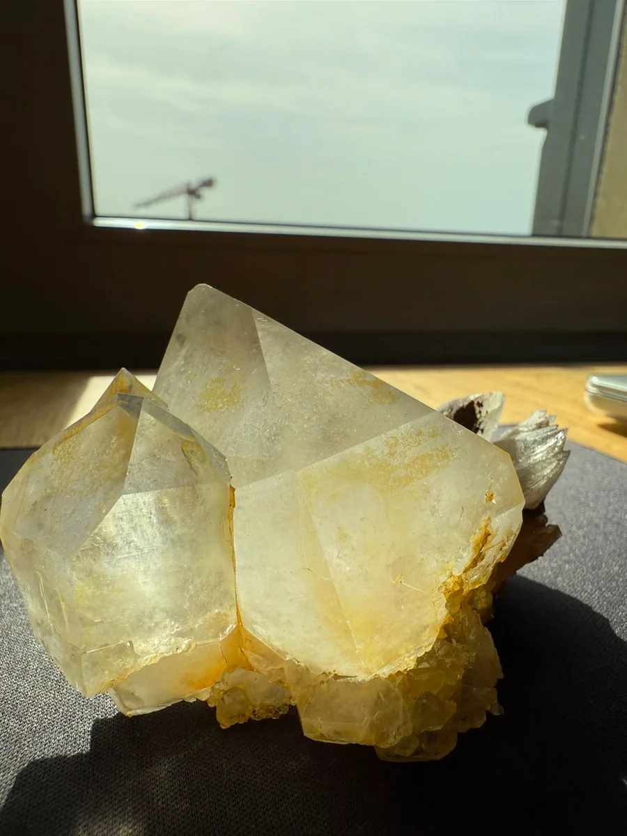 Limonite crystal with calcite - Image 11