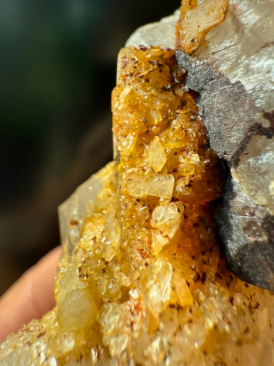 Limonite crystal with calcite - Image 9